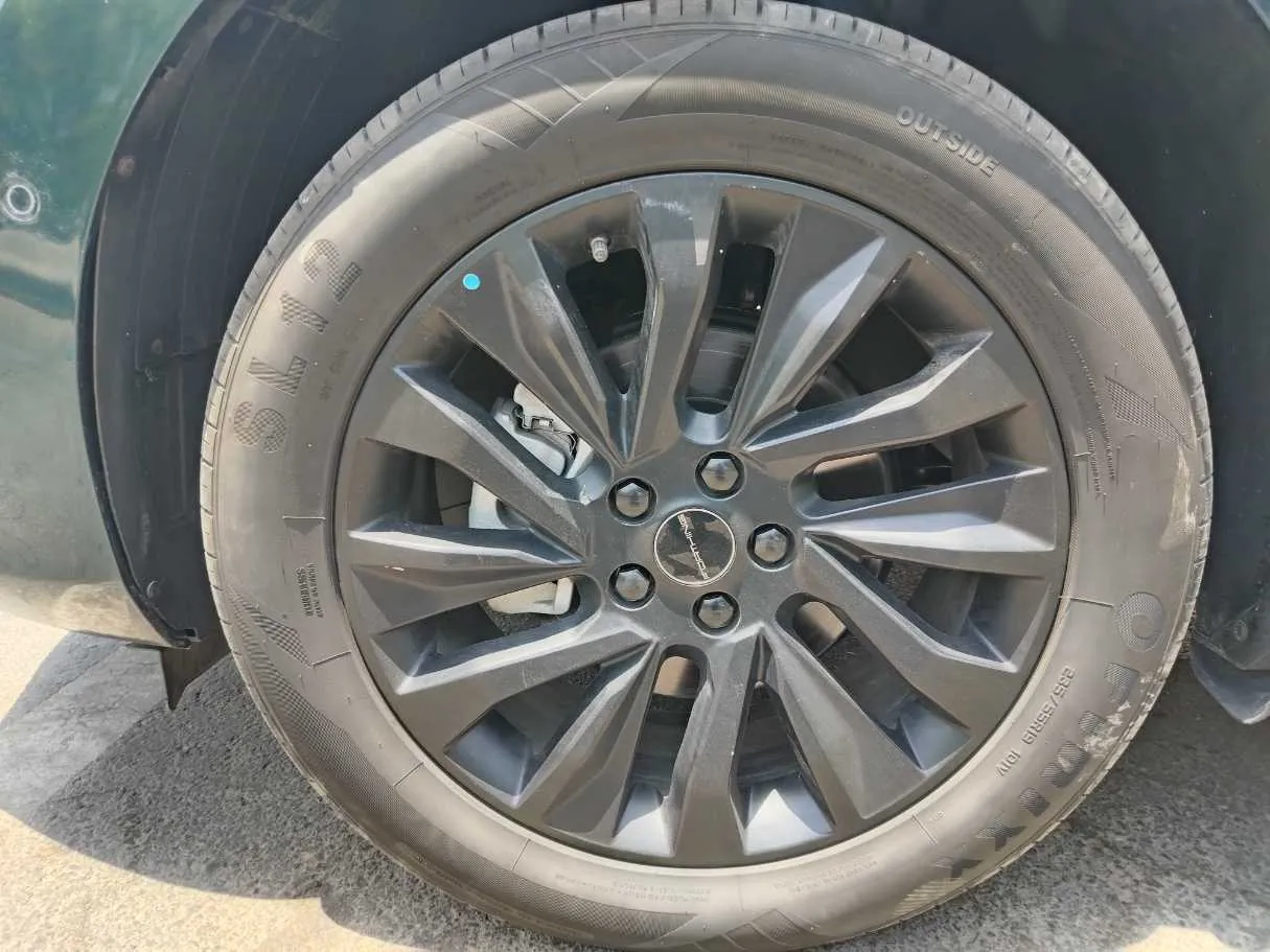Car image 9