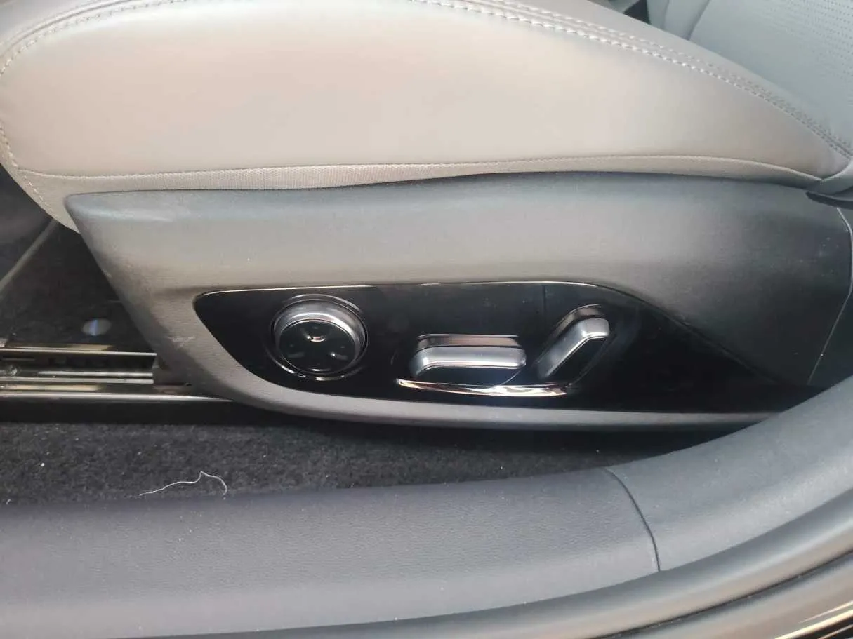 Car image 31