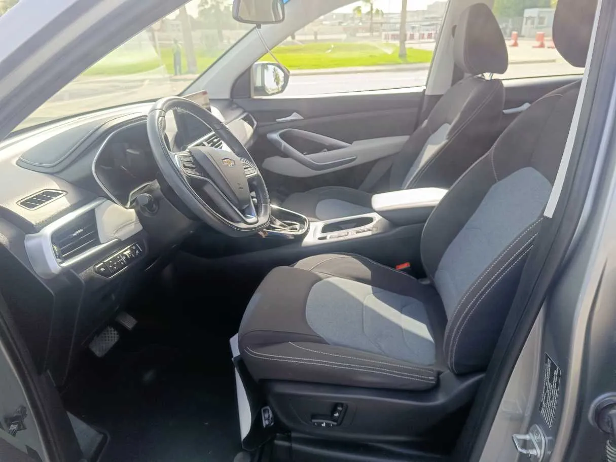 Car image 14