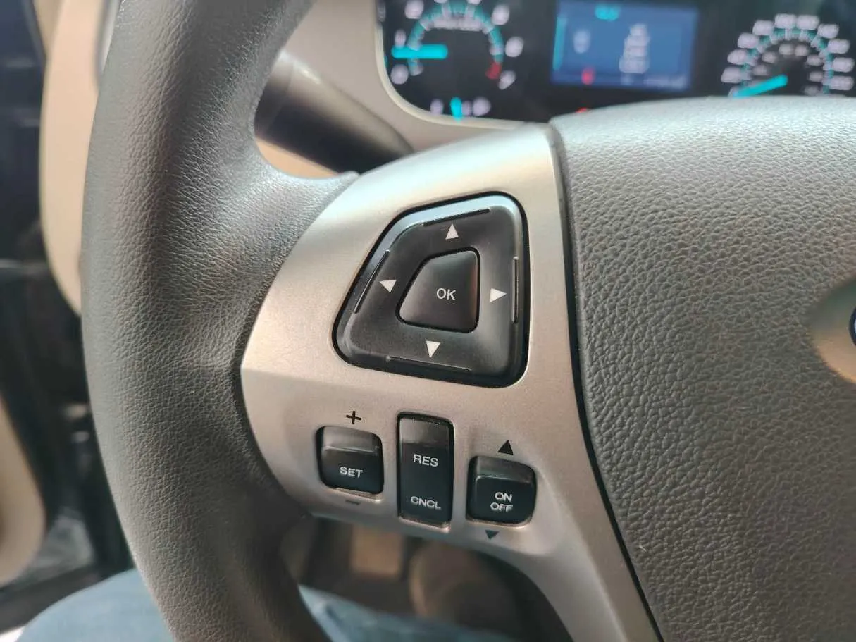 Car image 34