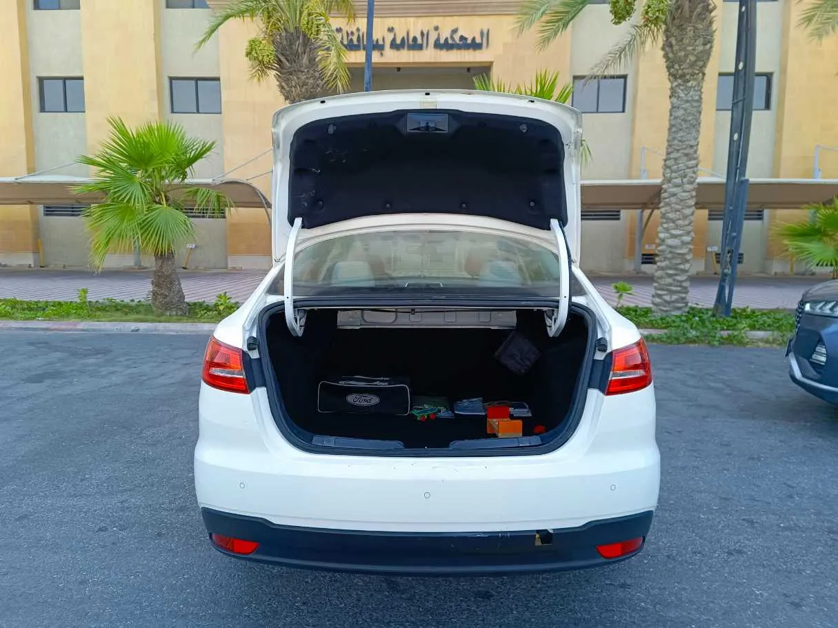 Car image 27