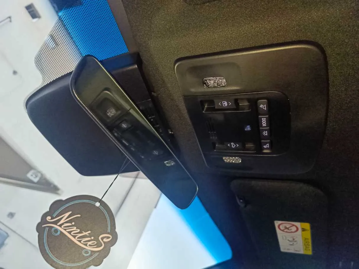 Car image 29