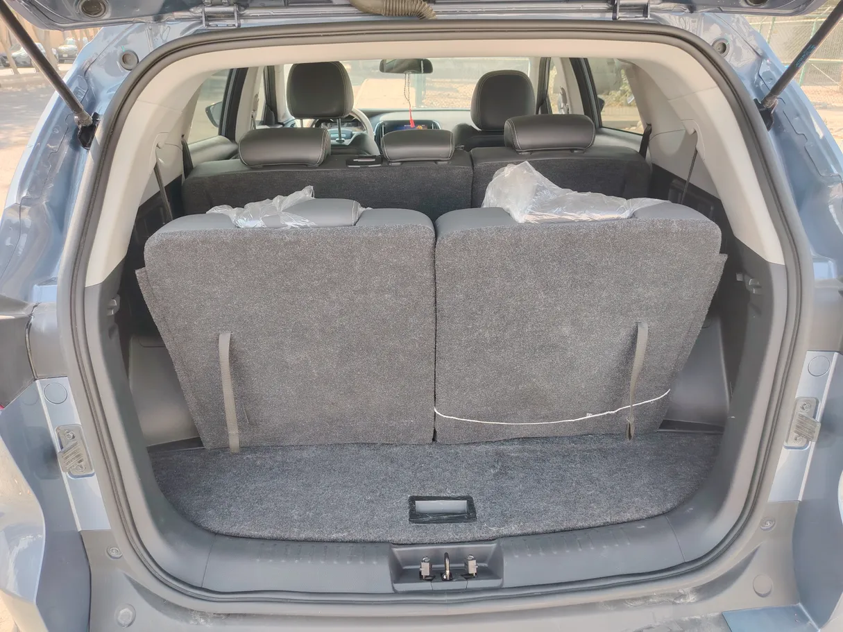 Car image 27