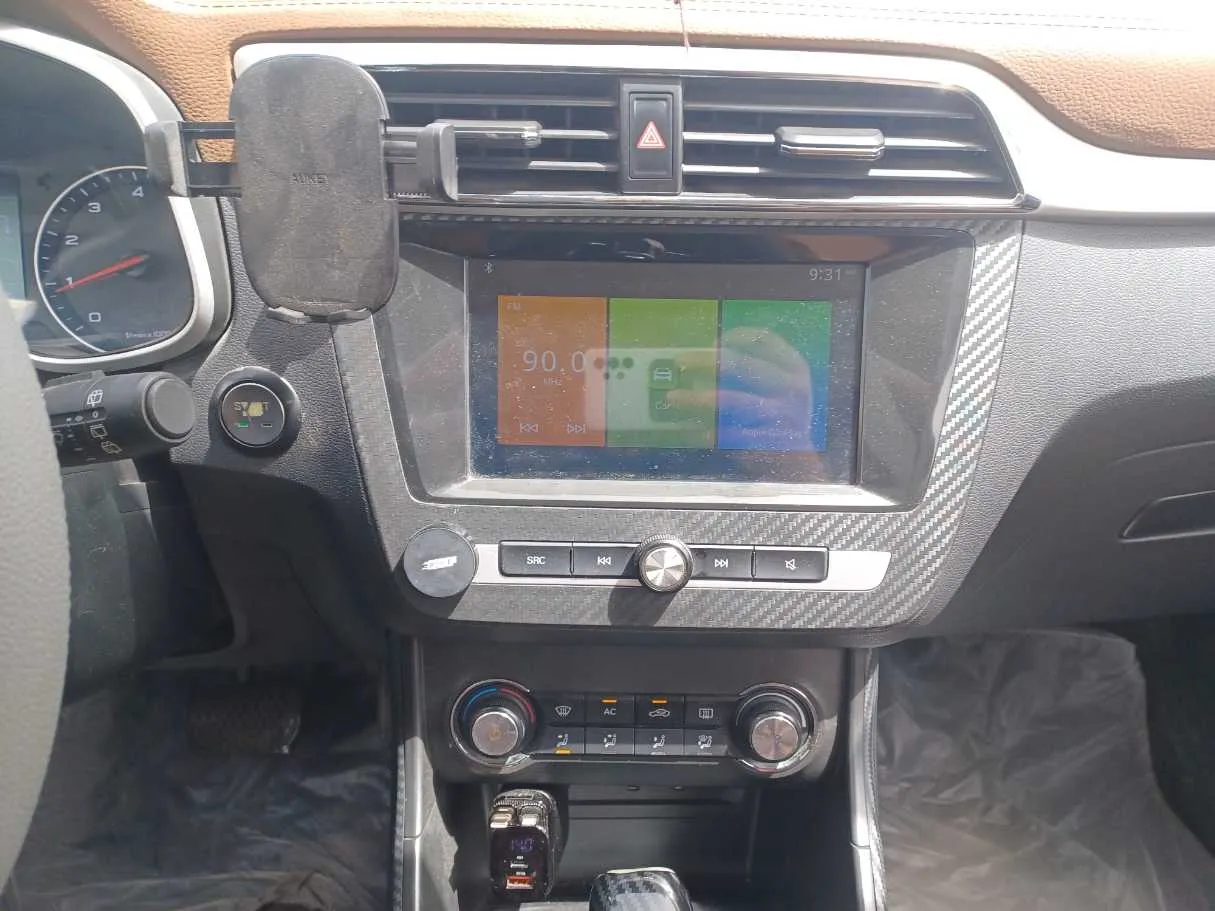 Car image 14