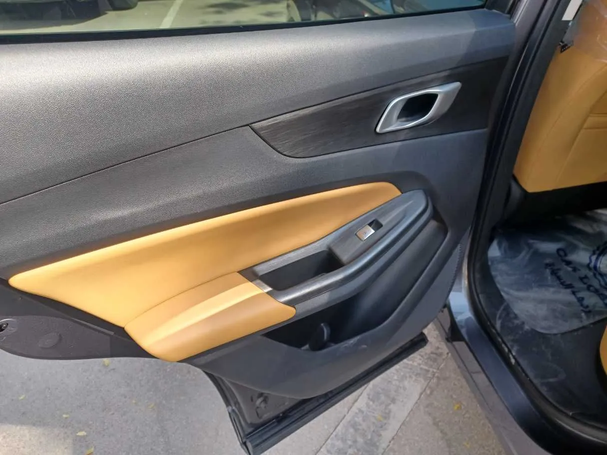 Car image 13