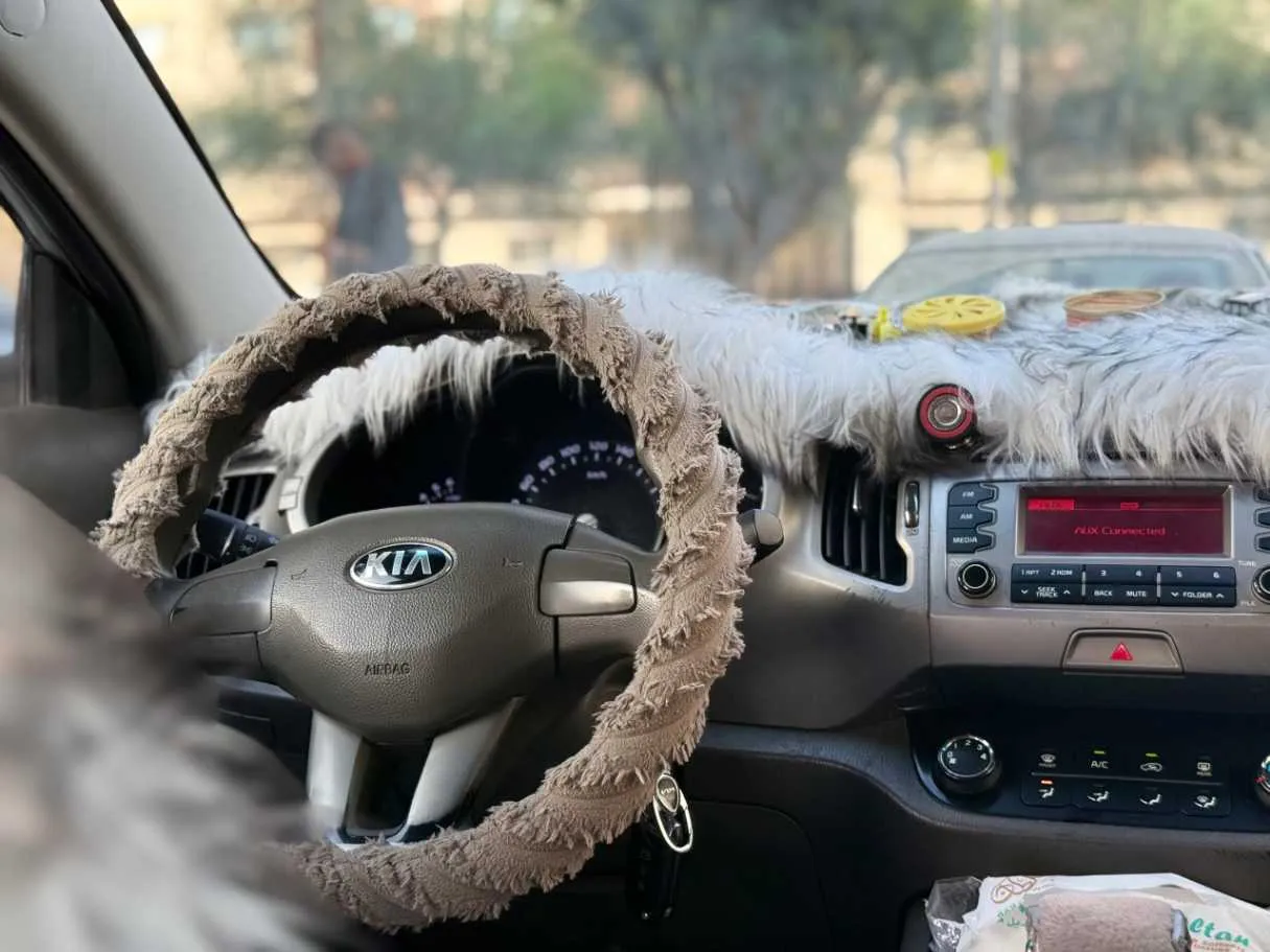 Car image 27