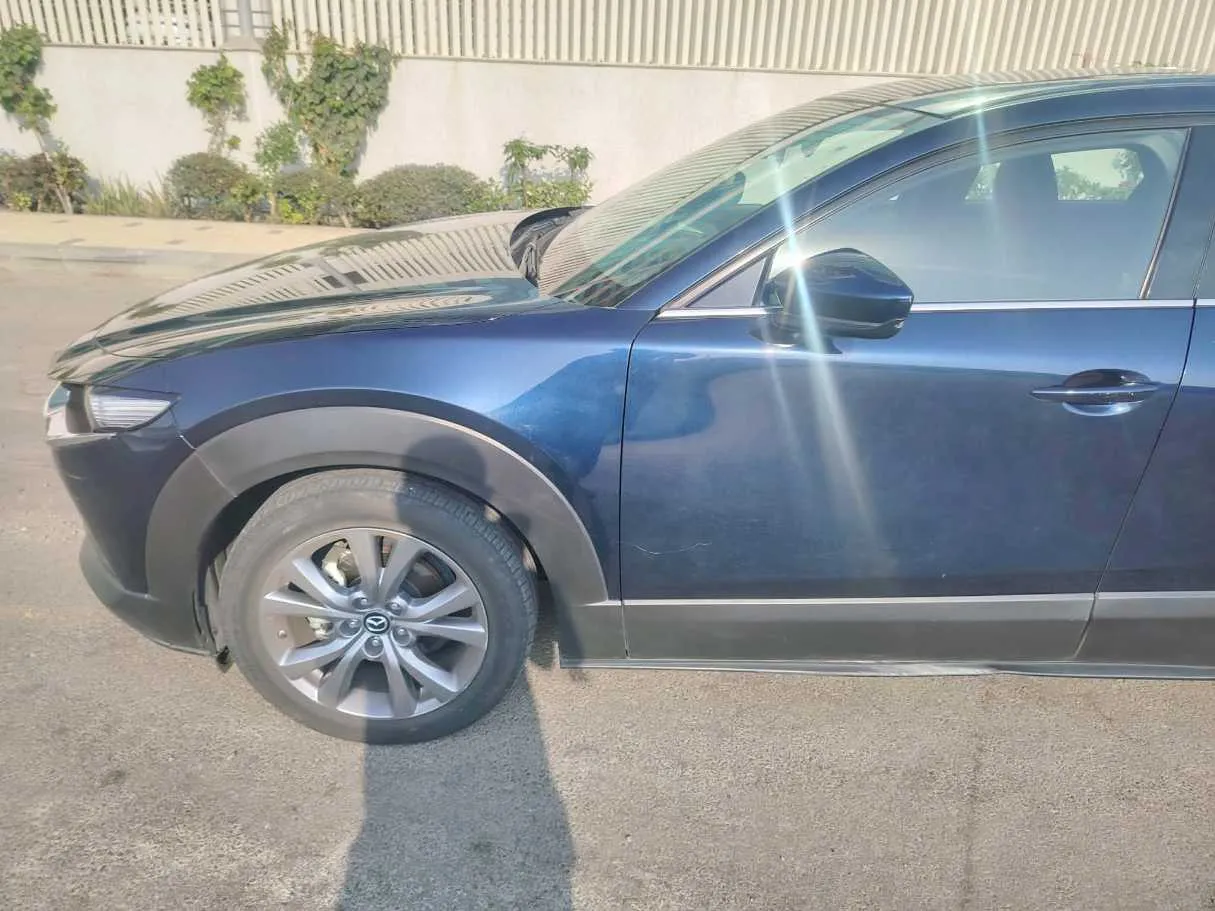 Car image 9