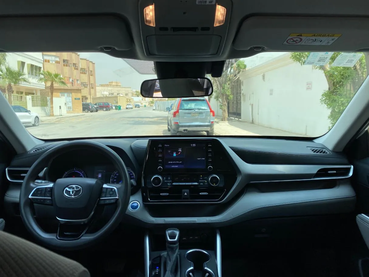 Car image 14
