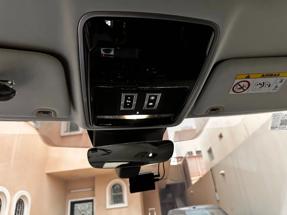 Car image 26
