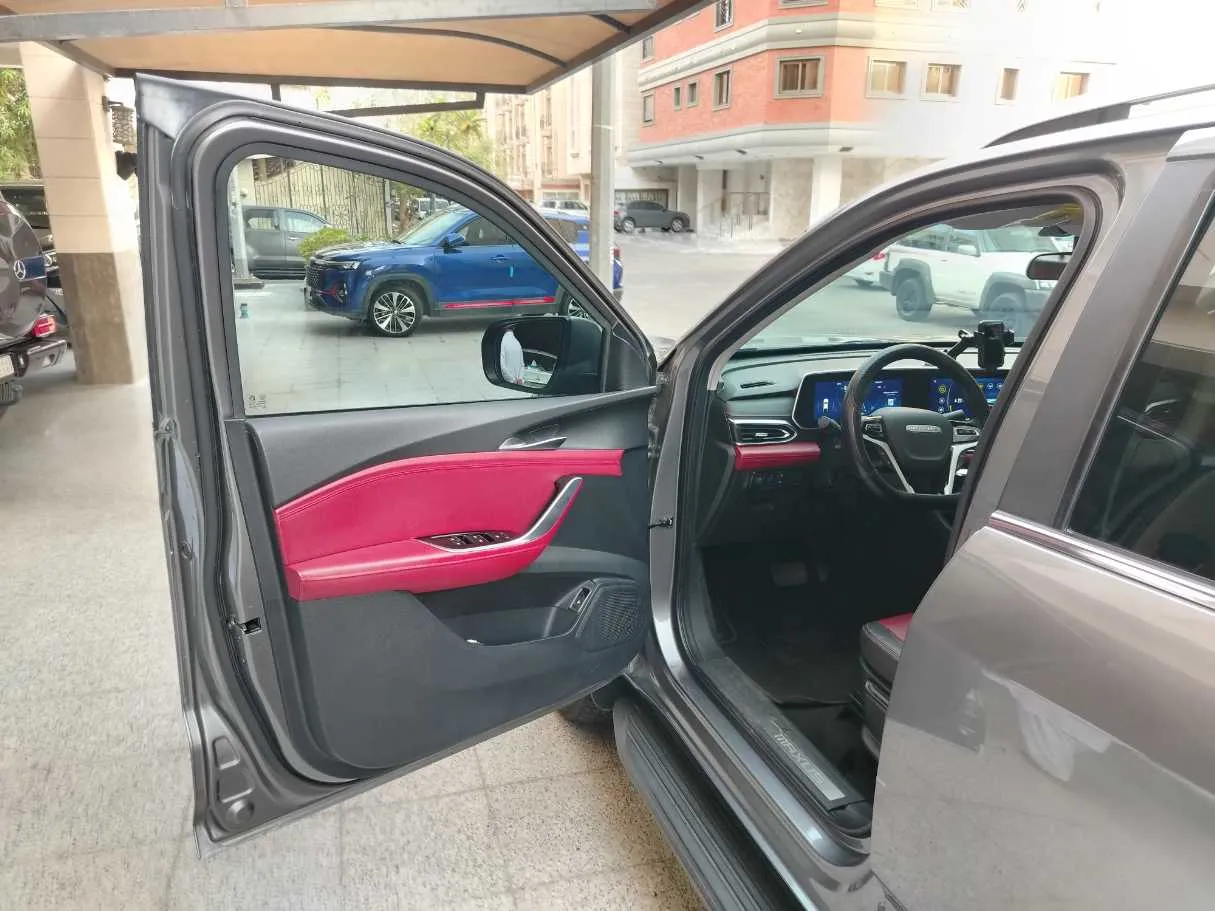 Car image 11