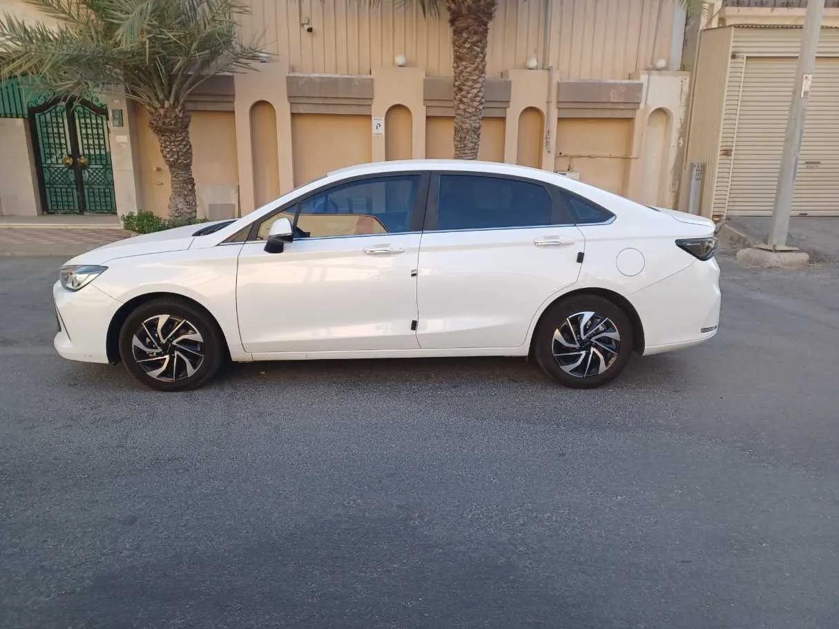 Car image 8