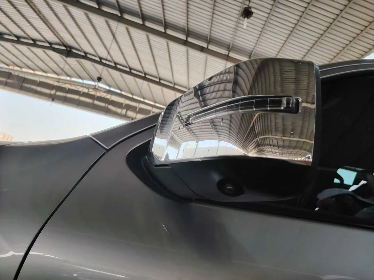 Car image 10