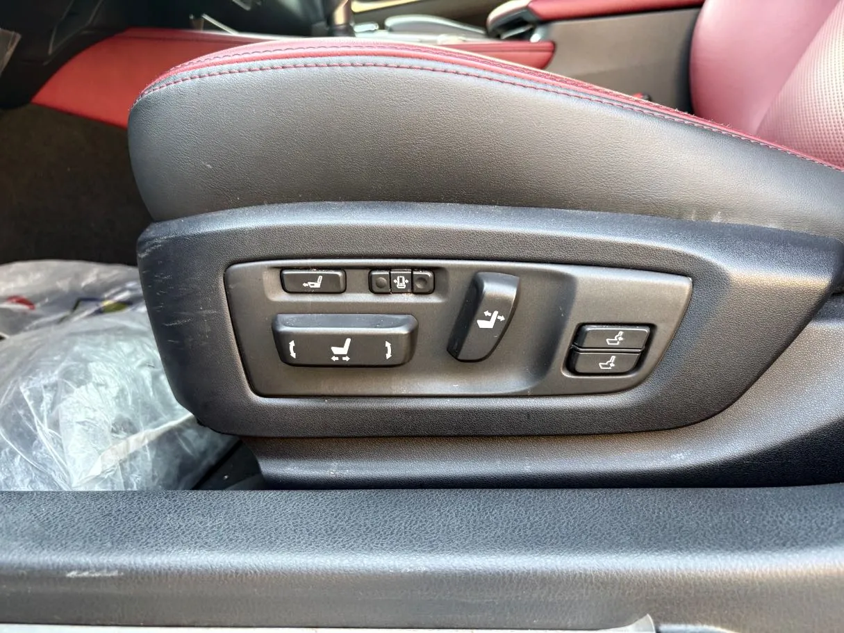 Car image 28