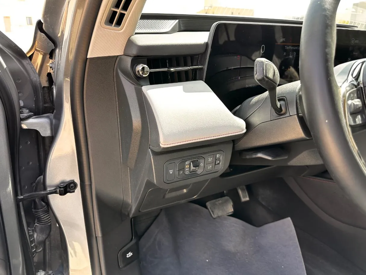 Car image 28