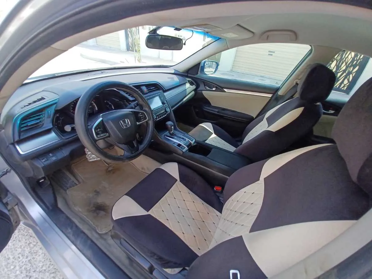 Car image 10