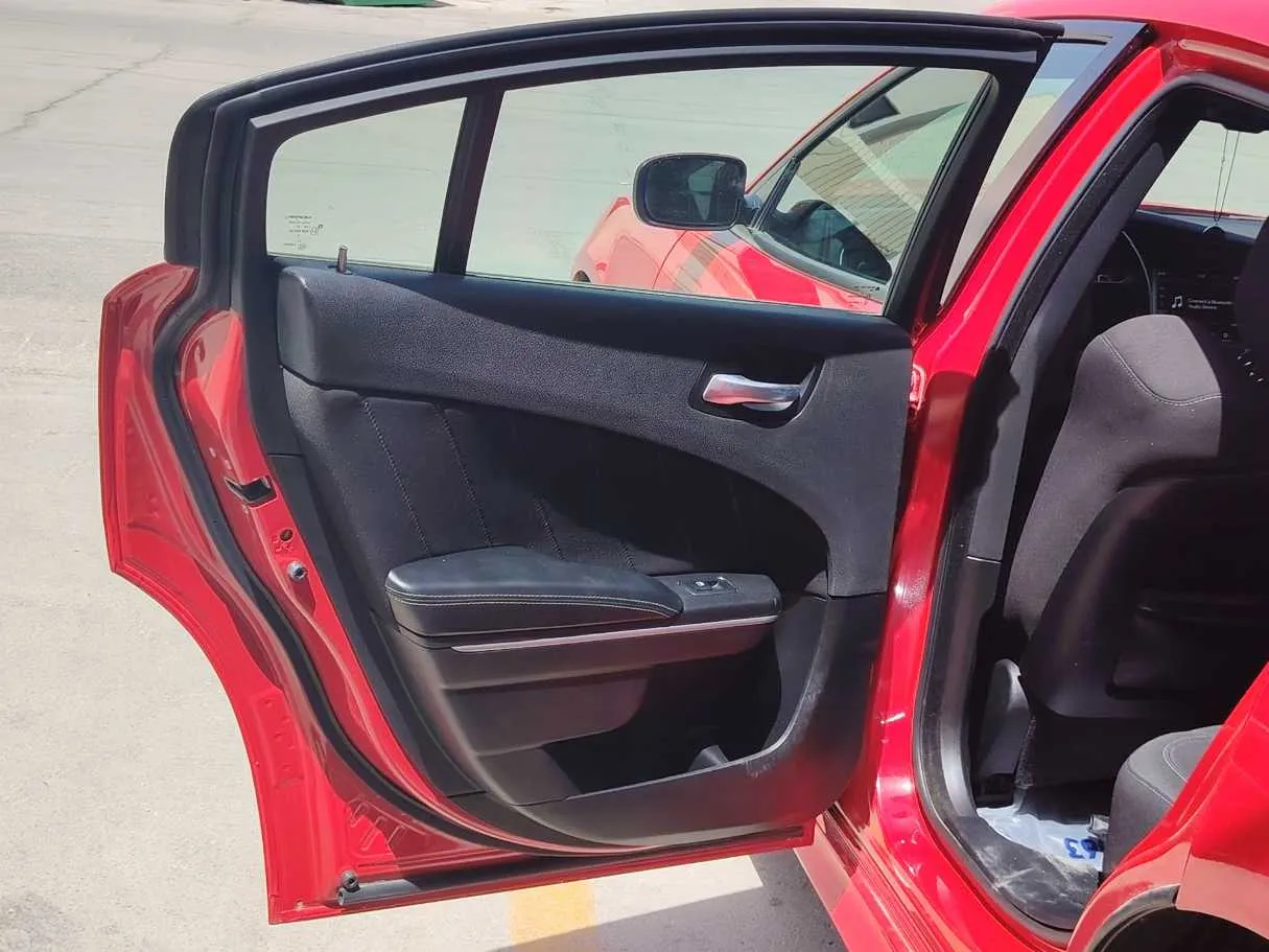 Car image 14
