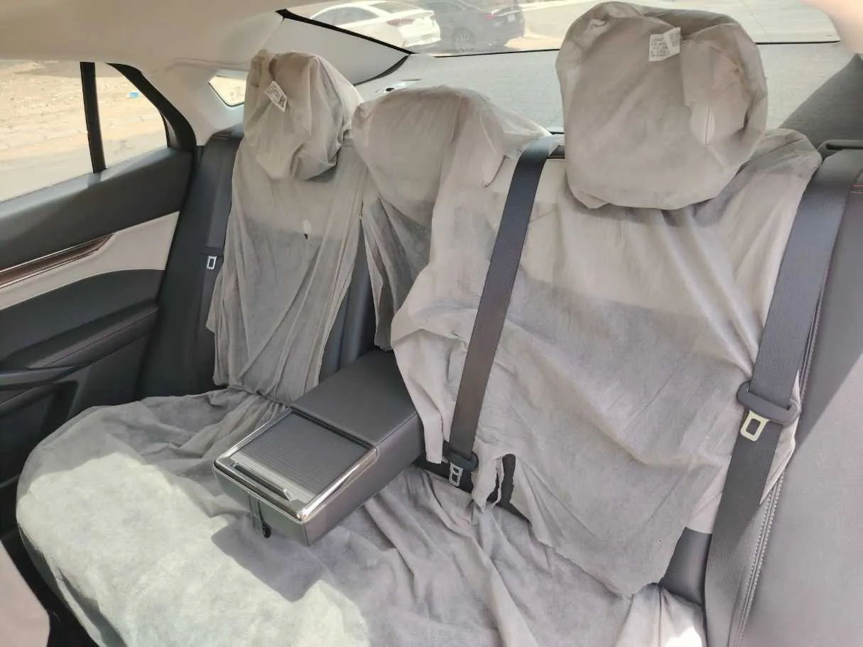 Car image 17