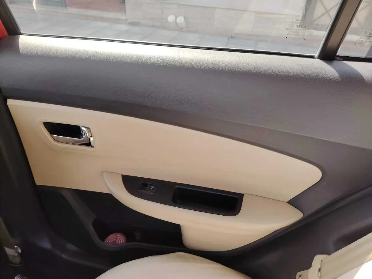 Car image 34