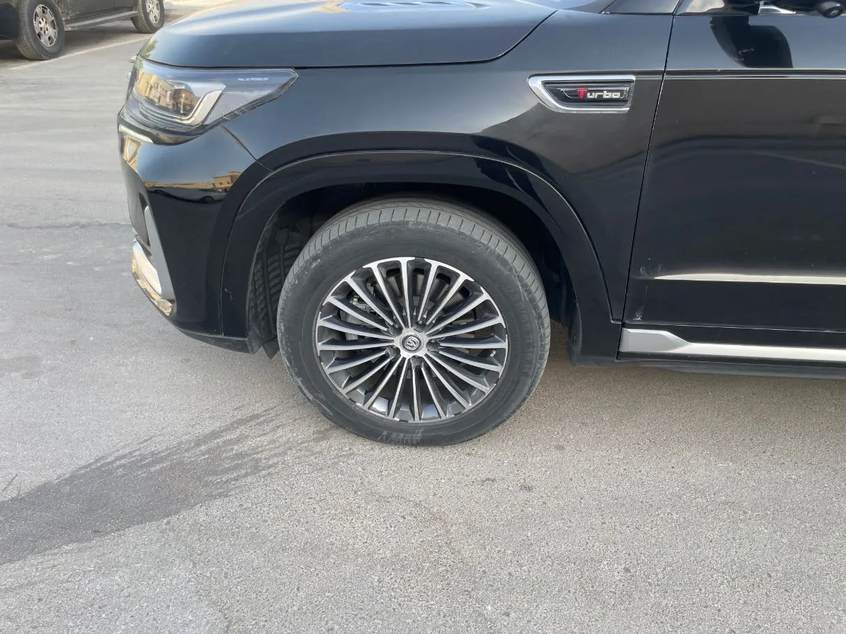 Car image 9