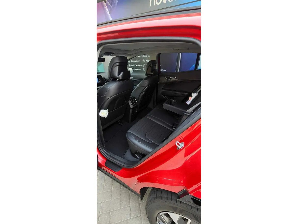 Car image 8