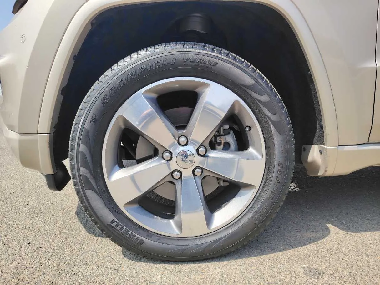 Car image 9