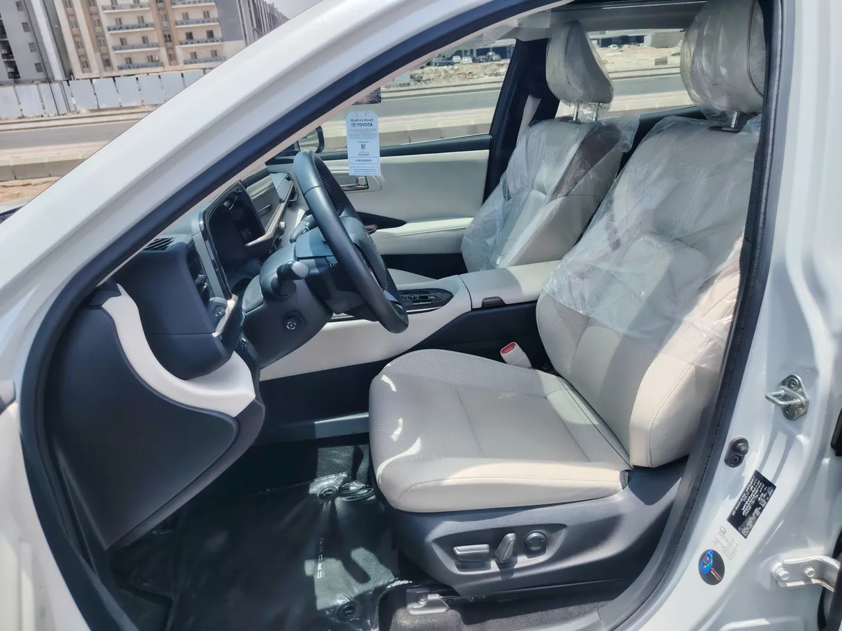 Car image 12