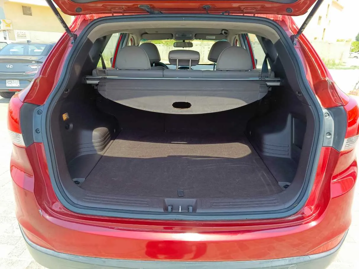 Car image 26
