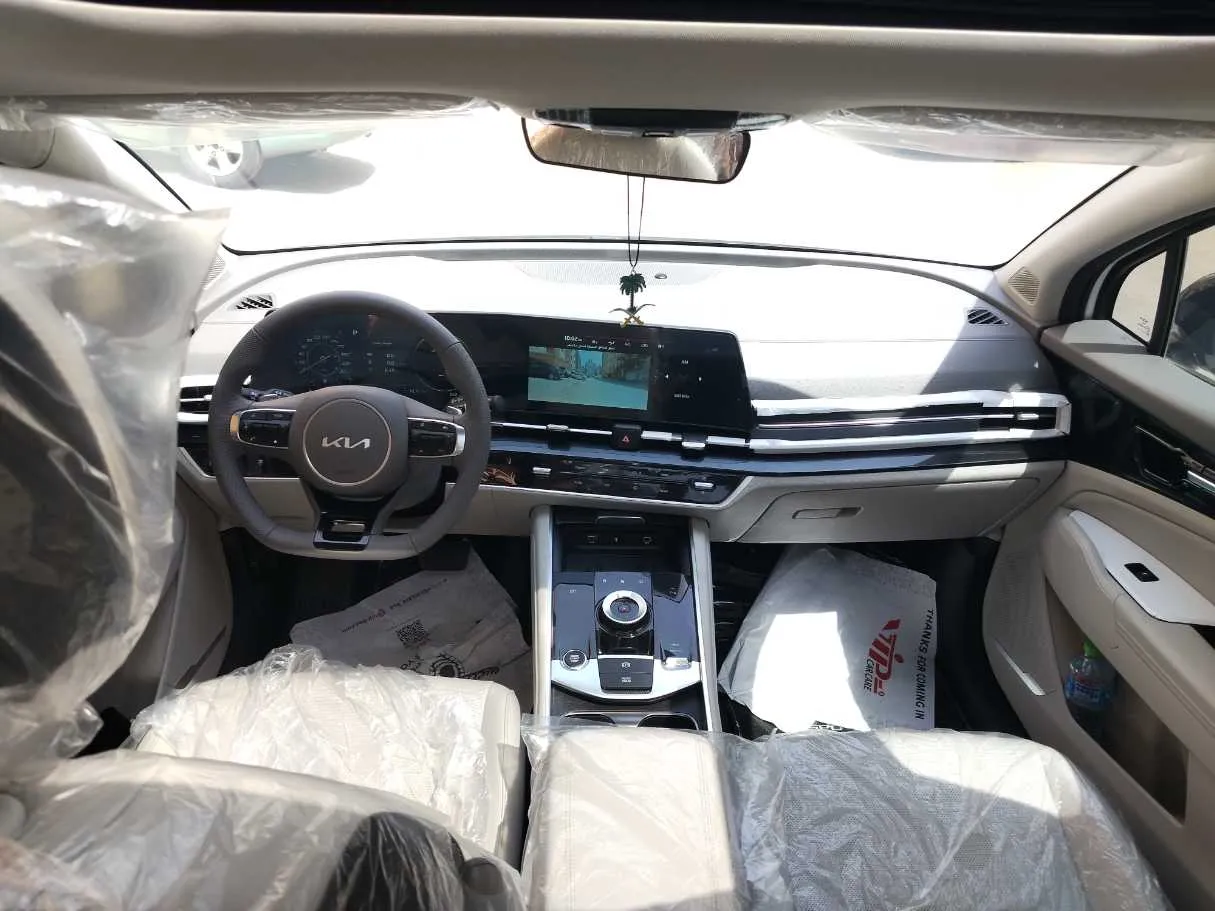 Car image 19