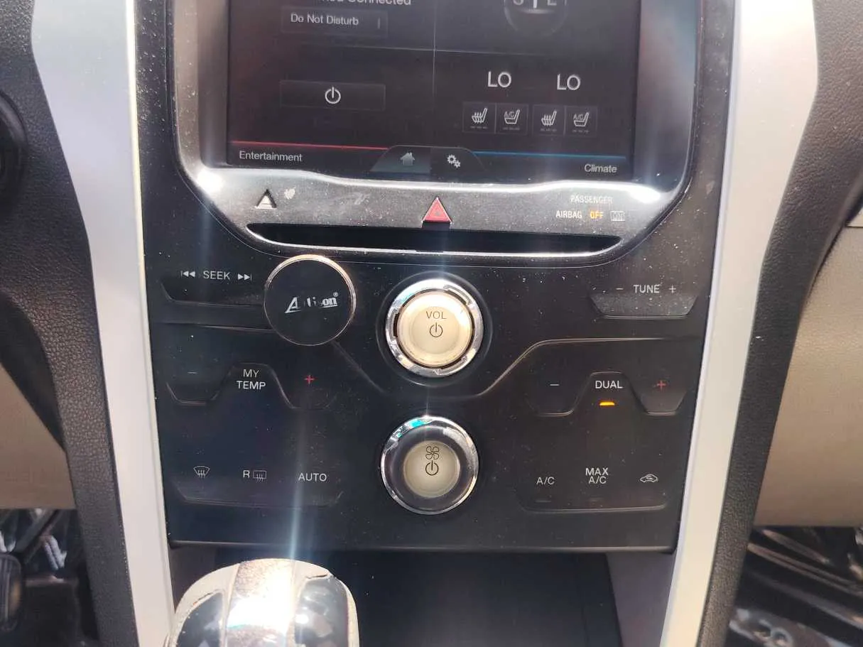 Car image 17