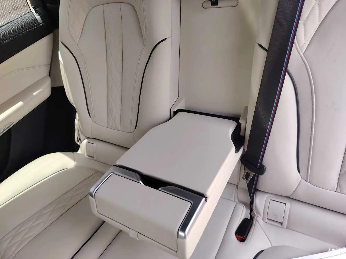 Car image 35