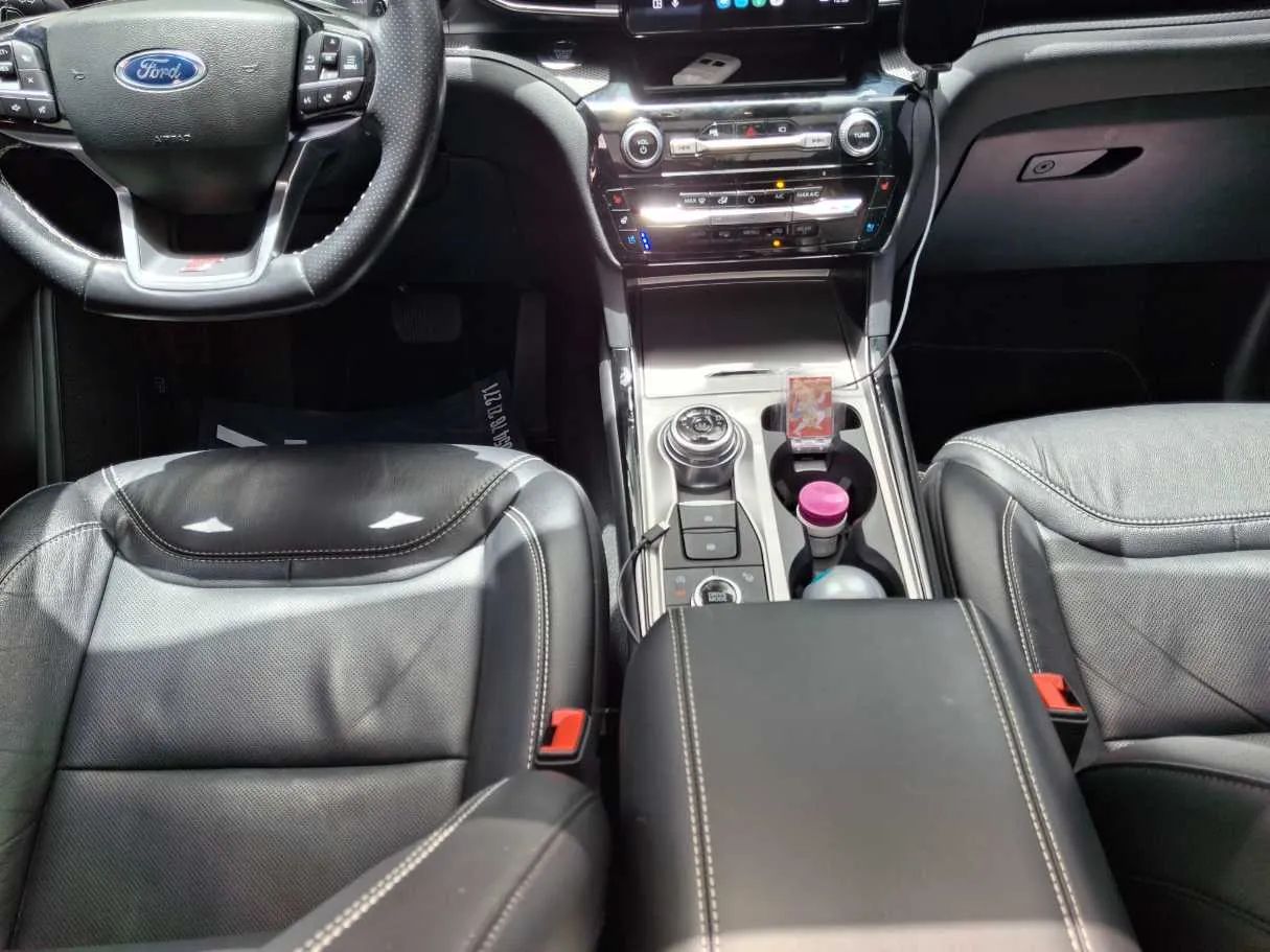 Car image 15