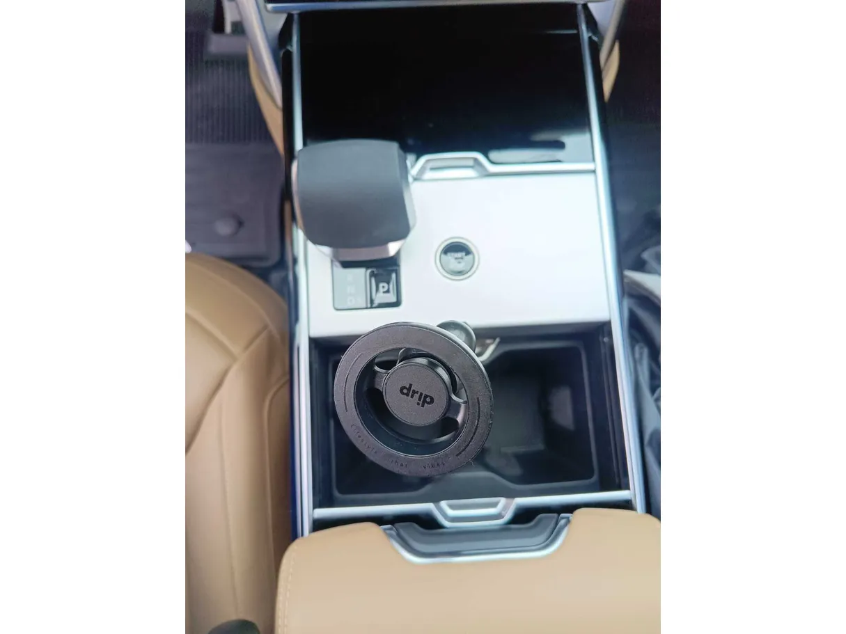 Car image 25