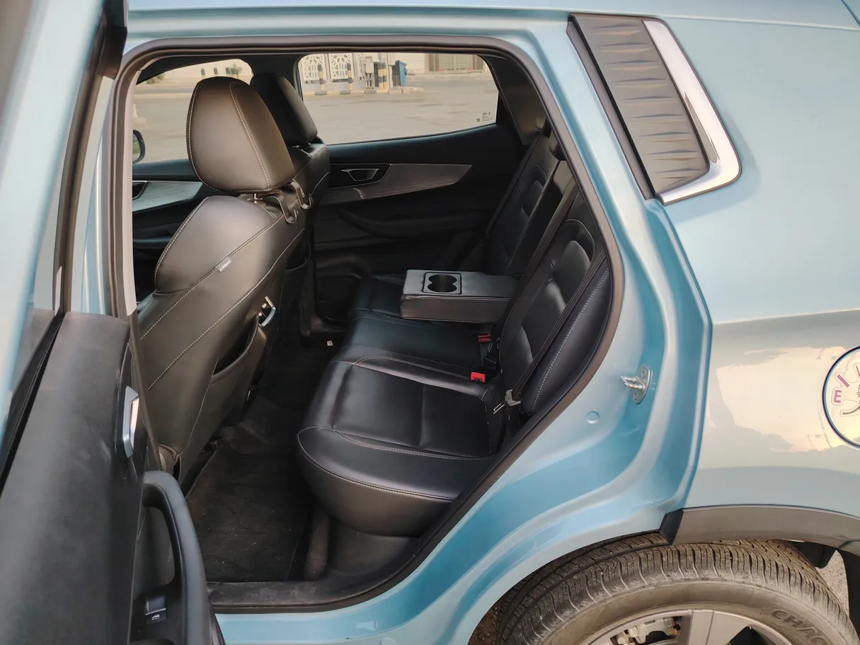 Car image 16