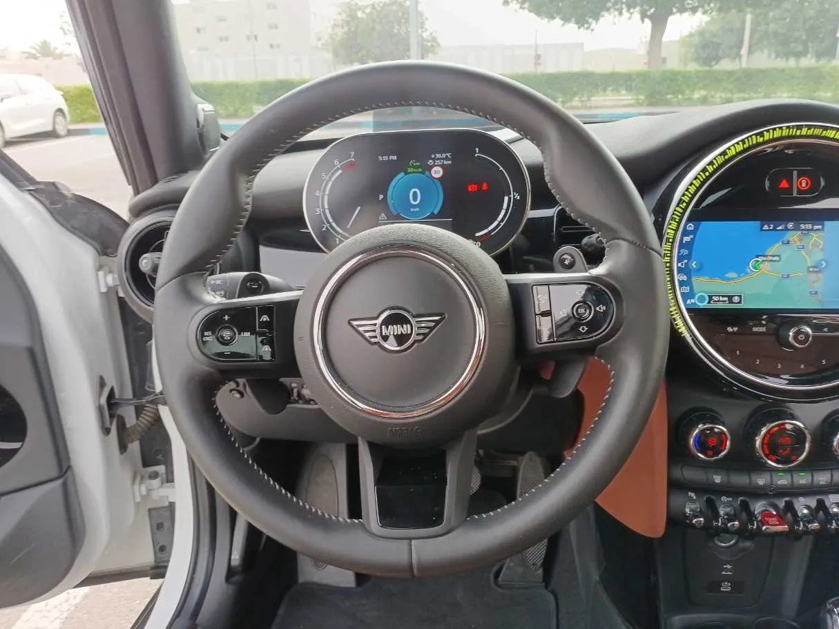 Car image 17
