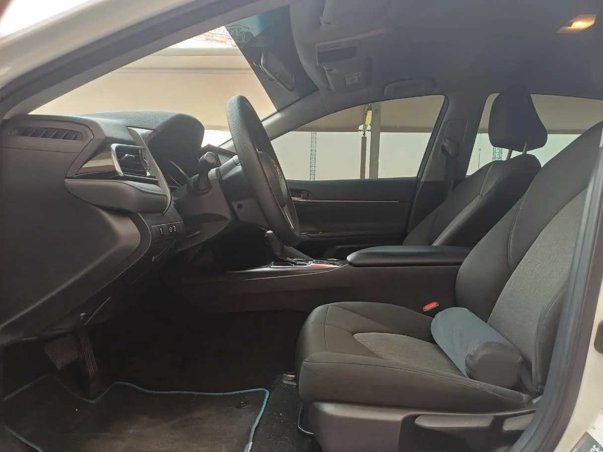 Car image 12
