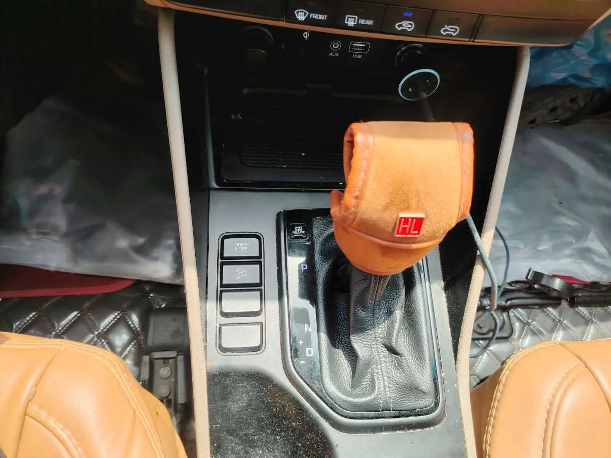Car image 25