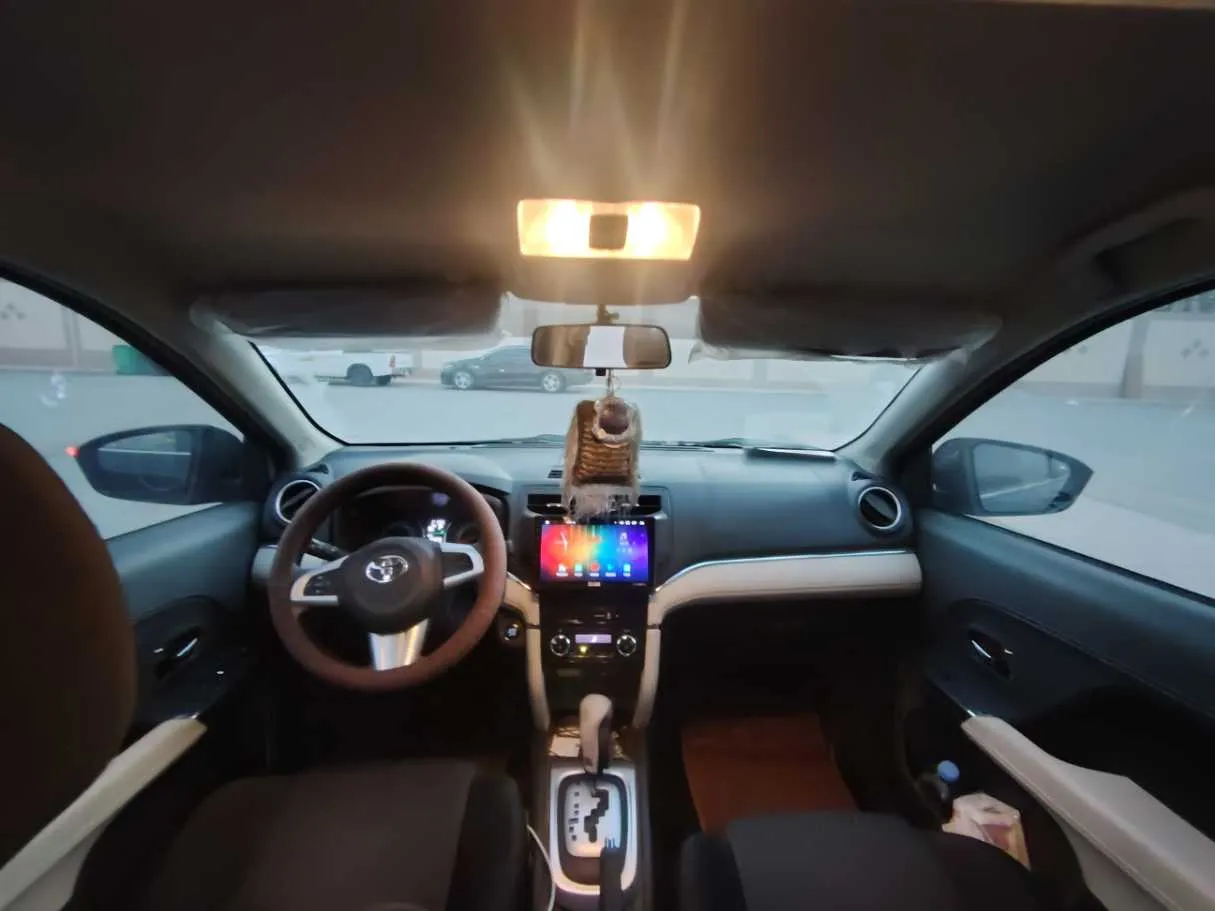 Car image 18