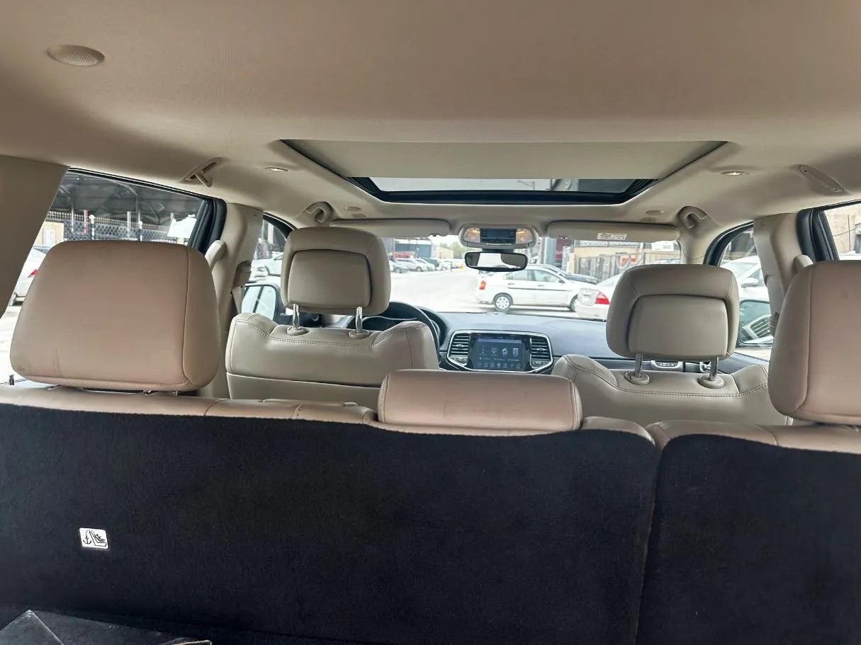 Car image 24