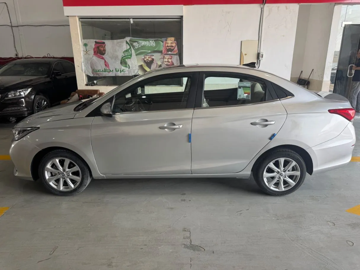 Car image 8