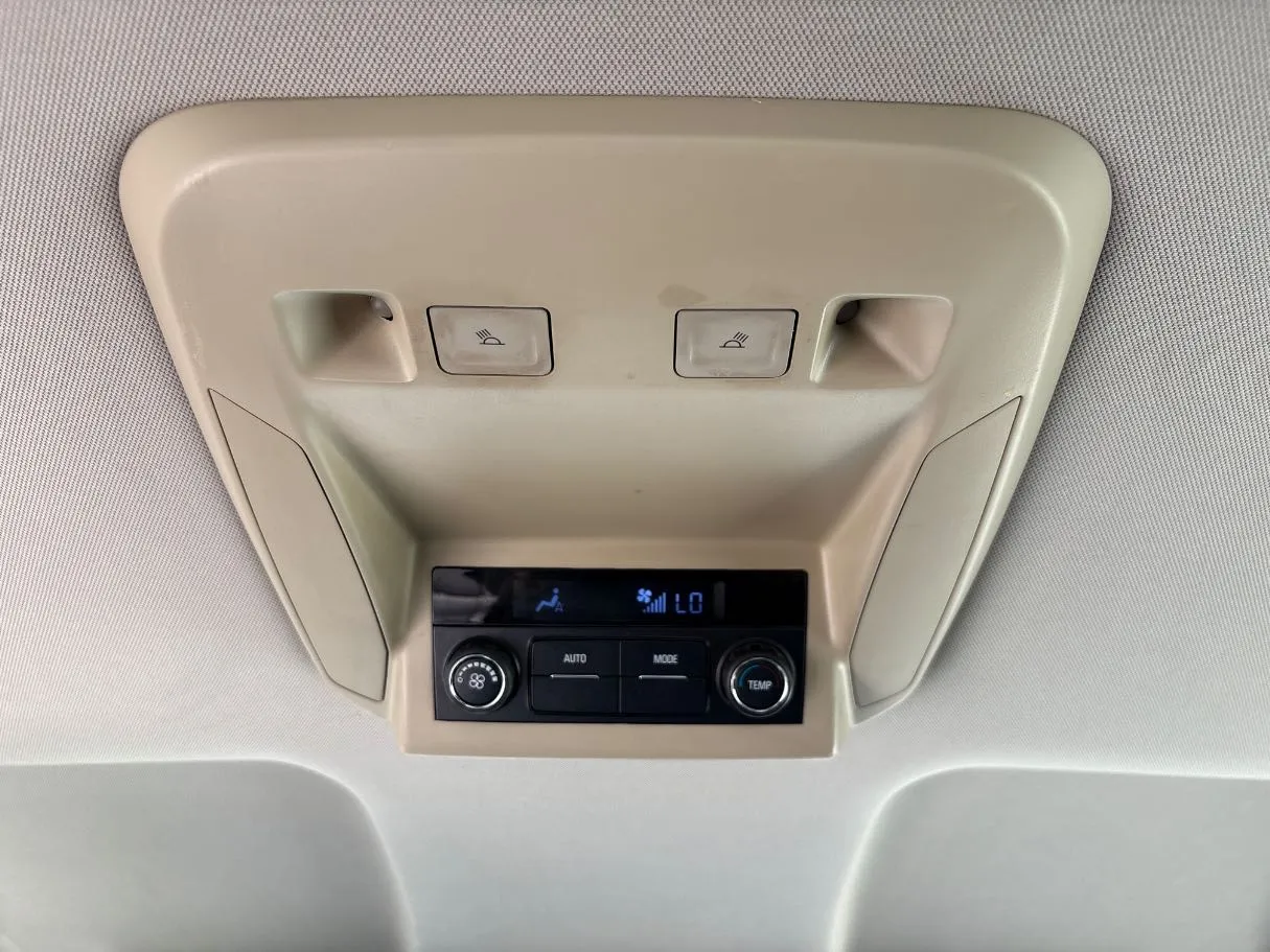 Car image 27