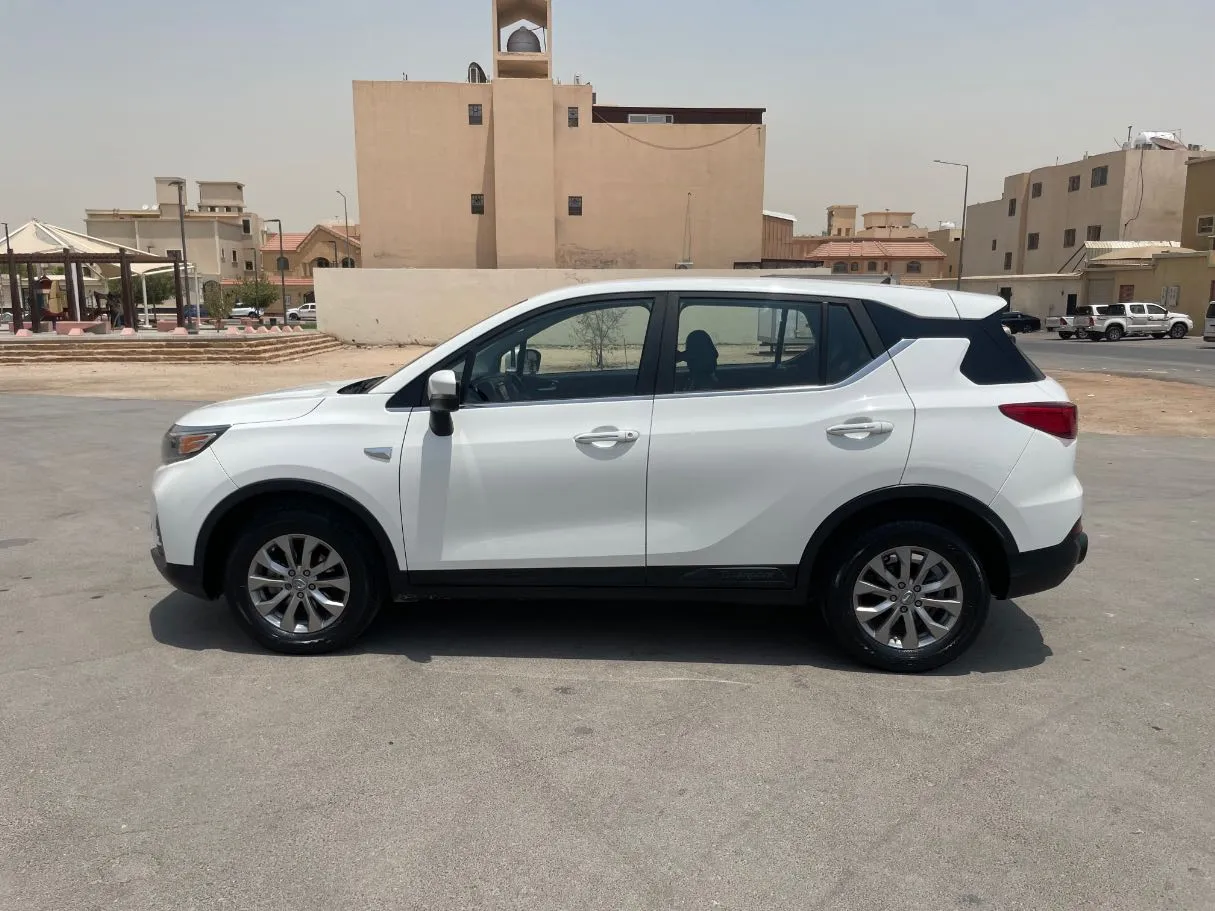 Car image 8