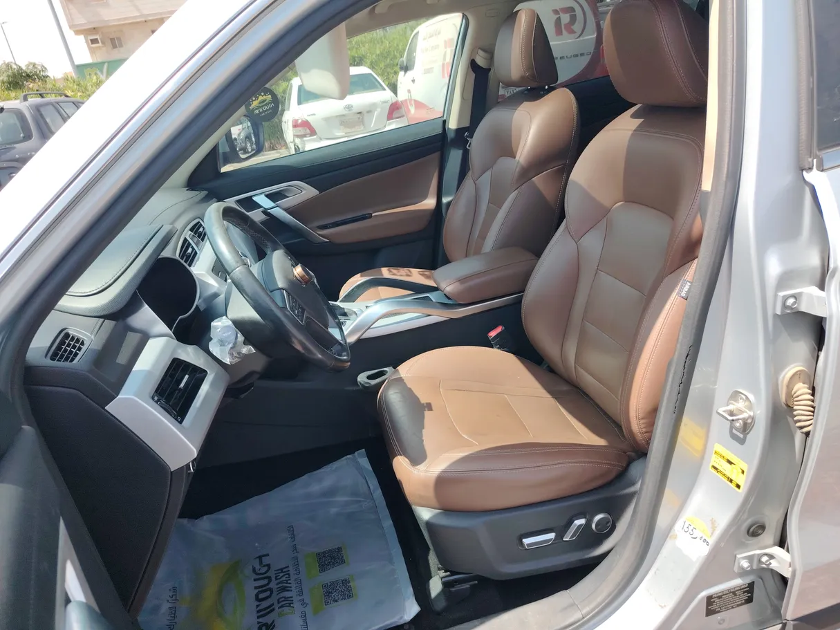 Car image 11