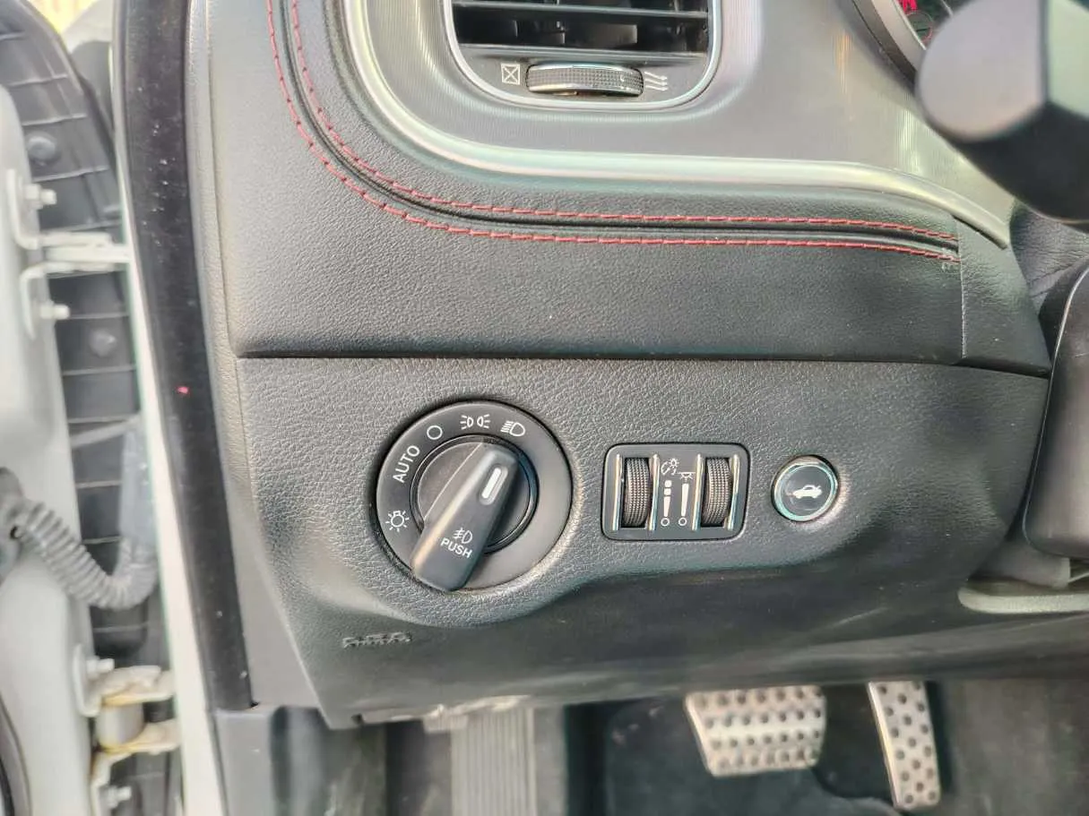Car image 40