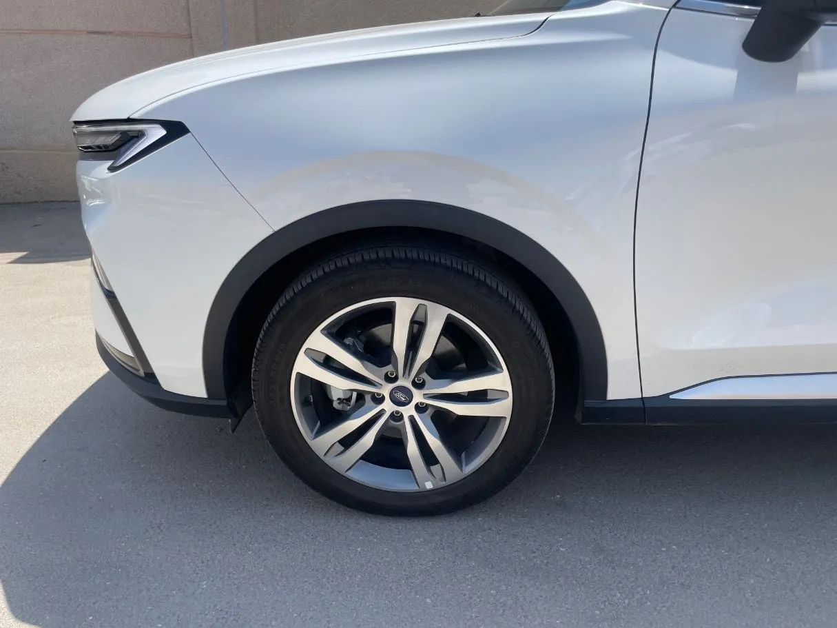 Car image 9
