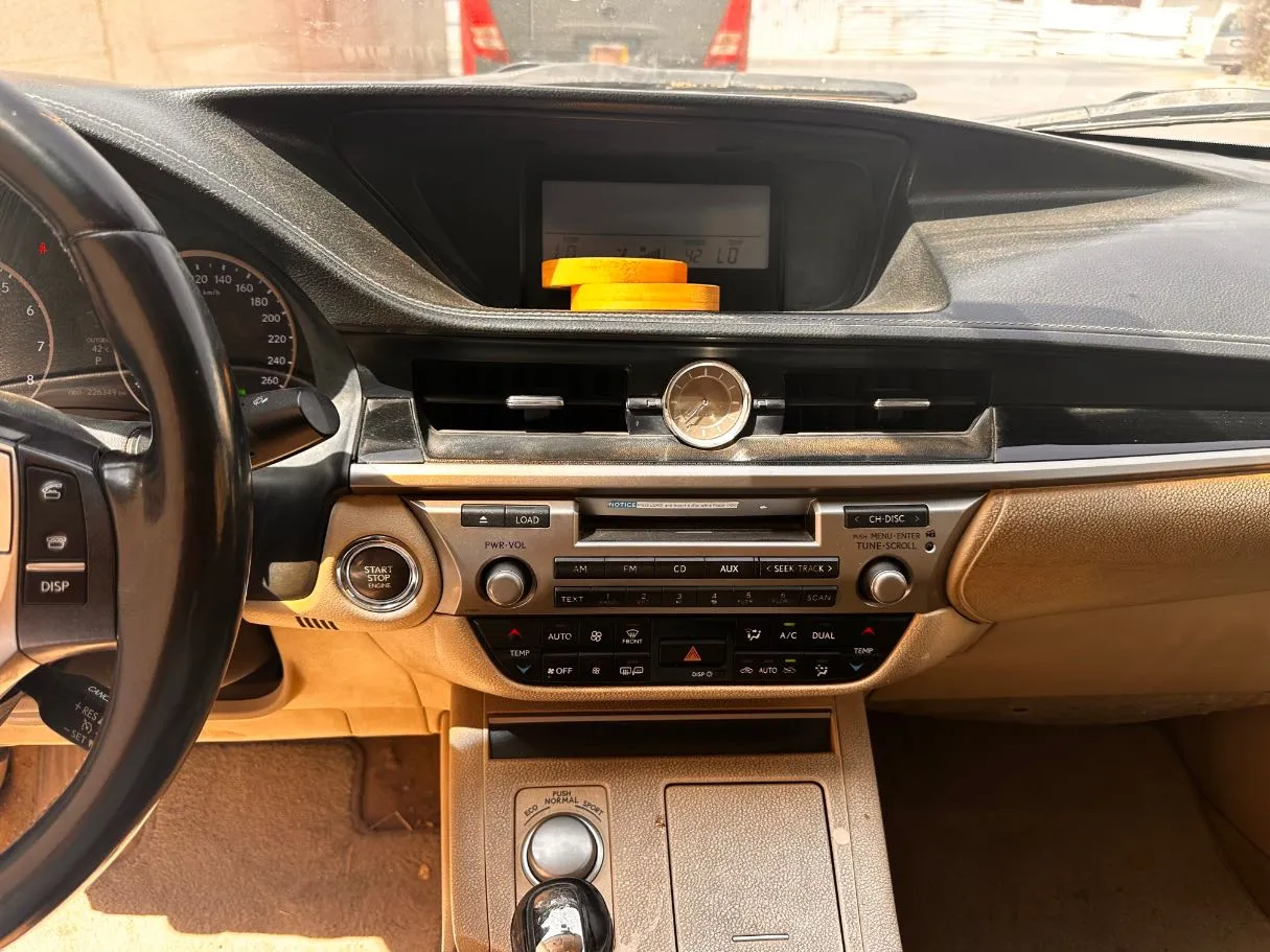 Car image 18