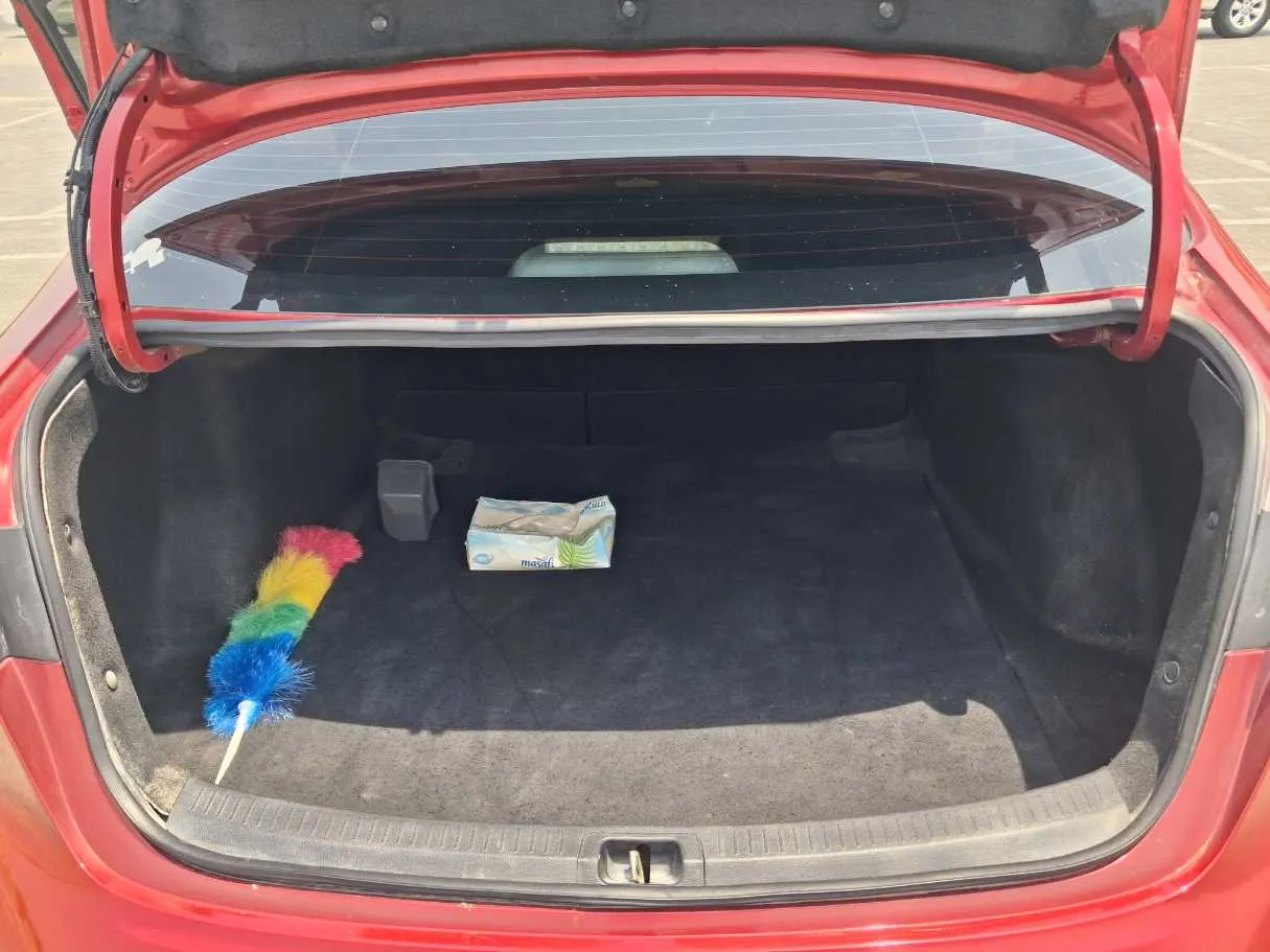 Car image 19