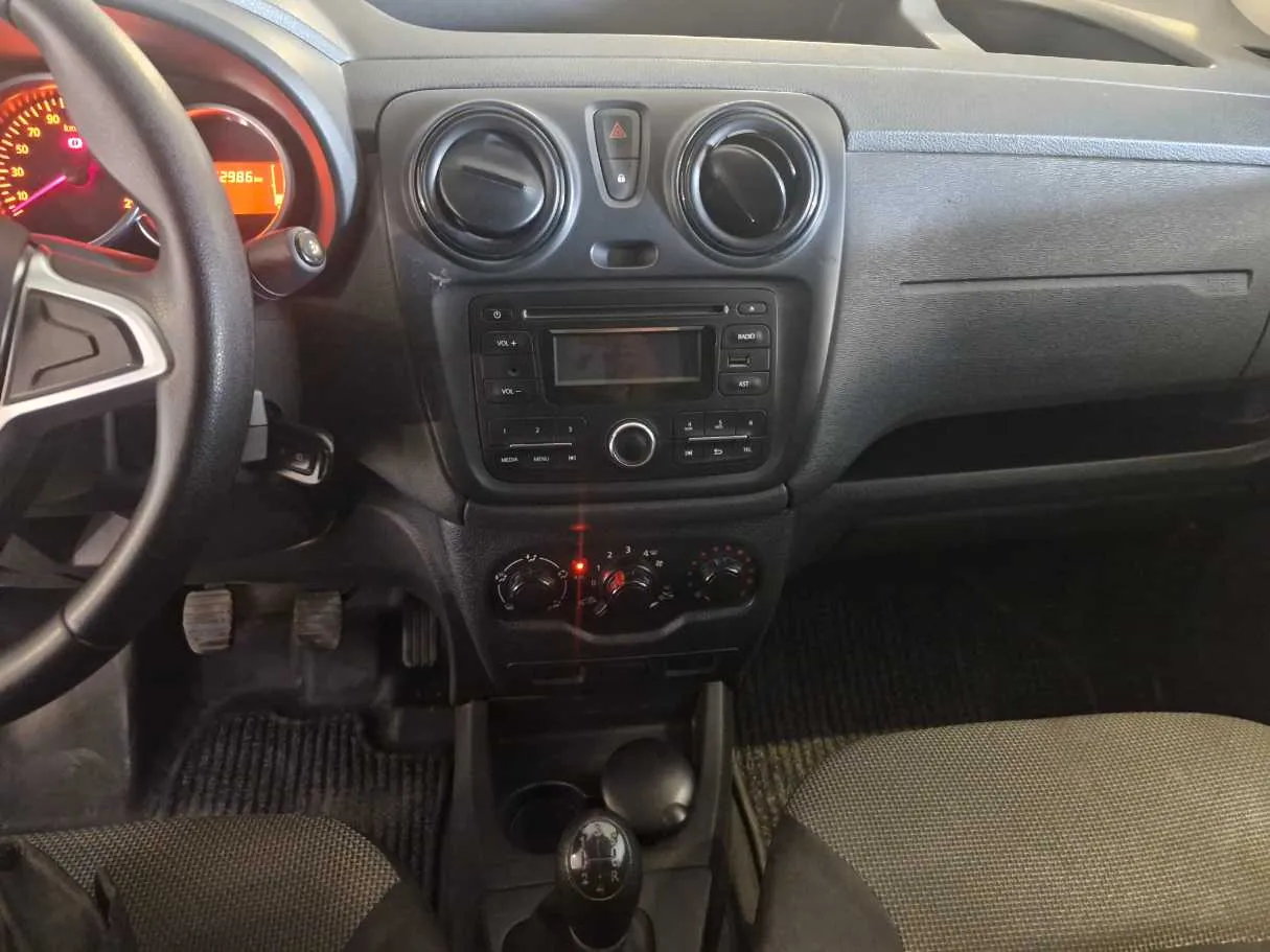 Car image 14