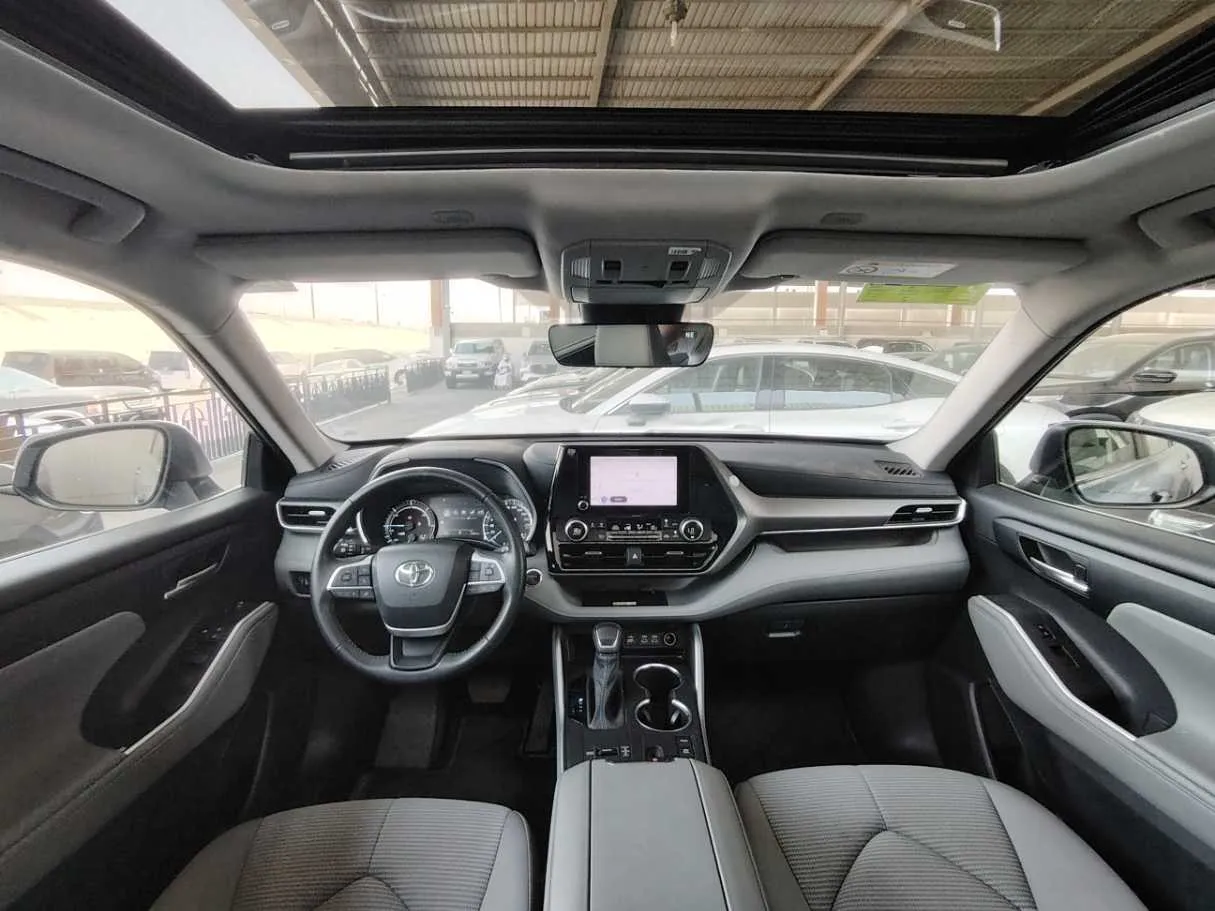 Car image 20
