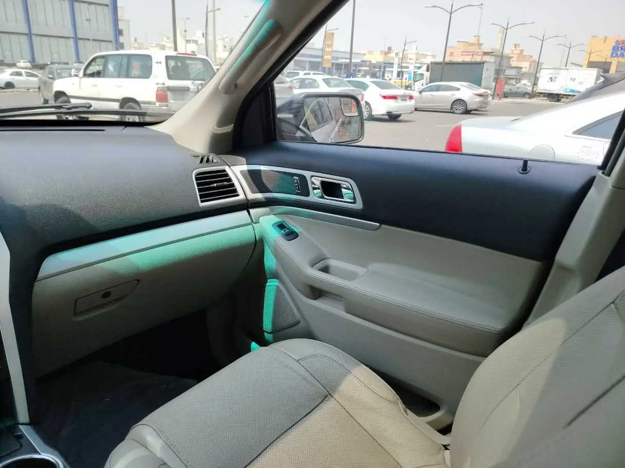 Car image 27