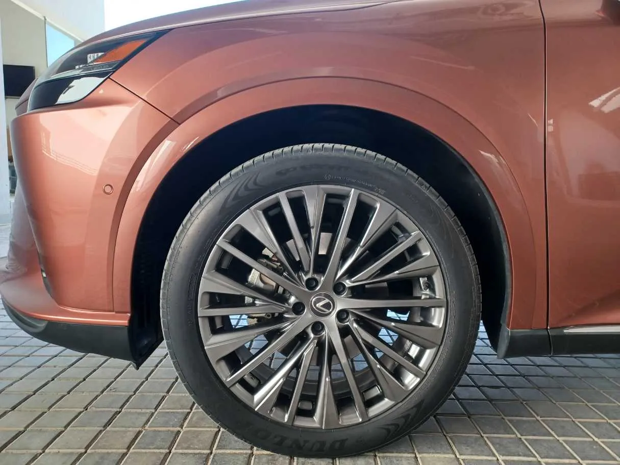 Car image 9